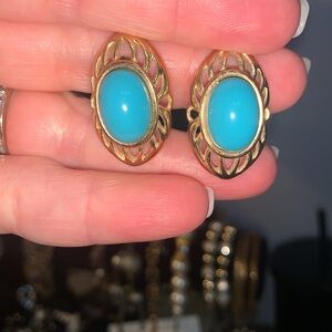 Vintage gold earrings with turquoise cabachon